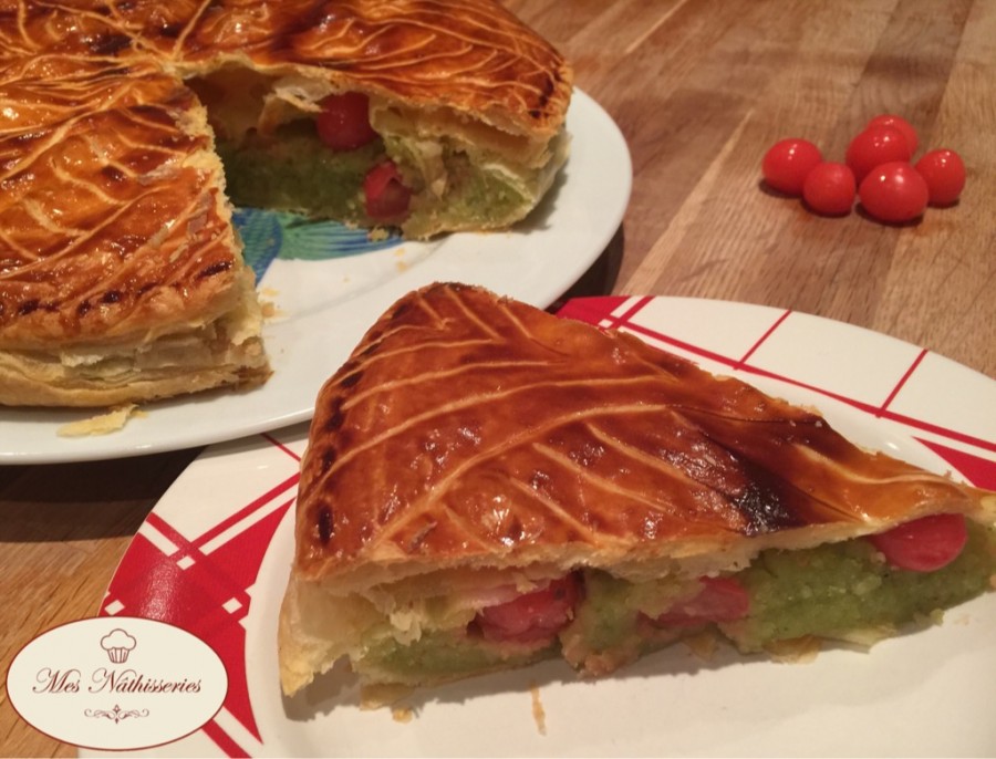 Galette des rois à la pistache et aux cerises